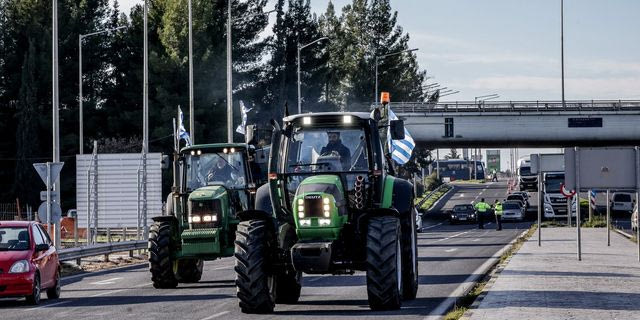 The big farmers’ descent – Rally with tractors in Syntagma