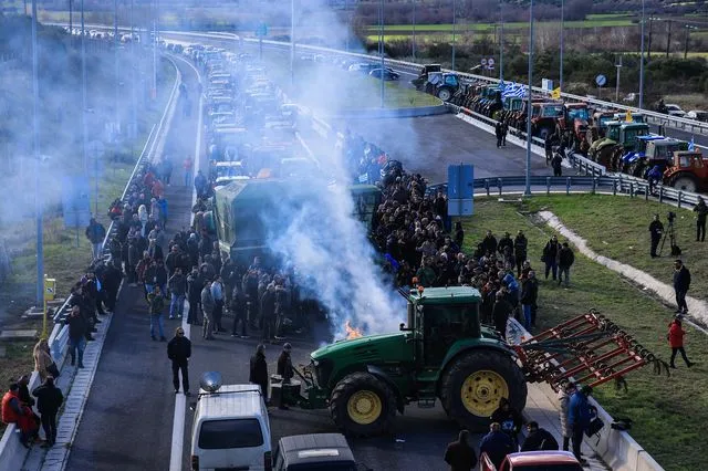 Αγροτικά μπλόκα στα Τέμπη