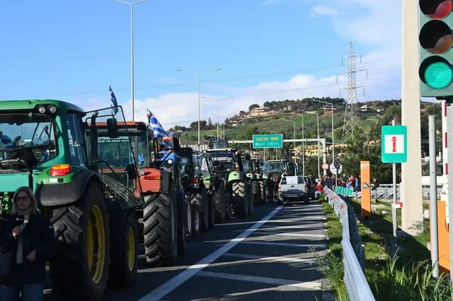 Αγρότες: Ποια μπλόκα παραμένουν ανοιχτά ενόψει της κρίσιμης συνεδρίασης