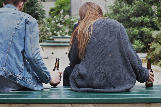 Στο νοσοκομείο 14χρονη μετά από κατανάλωση αλκοόλ – To προμηθεύτηκε από περίπτερο