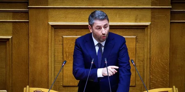 Ο Νίκος Ανδρουλάκης στο βήμα της Βουλής