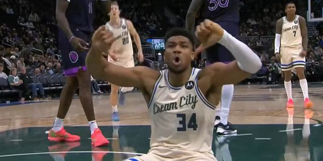 Ο Αντετοκούνμπο αποδοκίμασε τον κόσμο των Μπακς που γιούχαρε – Βίντεο