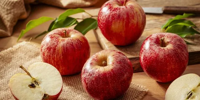 Τοξικά “κοκτέιλ φυτοφαρμάκων” σε μήλα που κυκλοφορούν σε χώρες της Ευρώπης