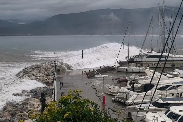 Παράλιο Άστρος