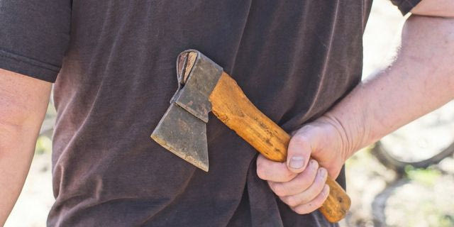 Ηράκλειο: Άνδρας επιτέθηκε με τσεκούρι σε μητέρα και κόρη