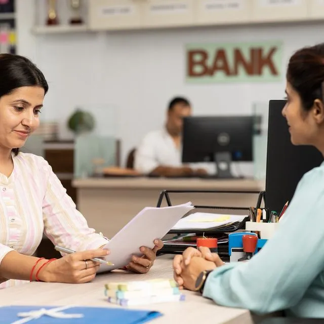 Τράπεζες: “Ξαναχτίζουν” το εργασιακό δυναμικό τους