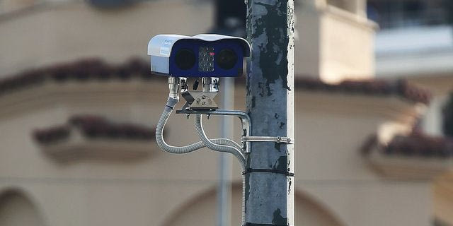 Αρχίζει η επίσημη λειτουργία των καμερών στους δρόμους της Αττικής – και τα πρόστιμα με email και SMS