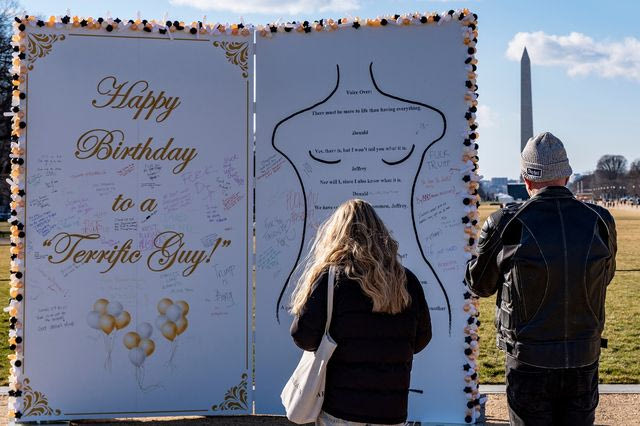 Αντίγραφο 3 μέτρων του μηνύματος γενεθλίων του Τραμπ προς τον Επστάιν “στολίζει” τη Ουάσινγκτον