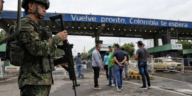 Κολομβιανοί αντάρτες εγκαταλείπουν τη Βενεζουέλα μετά την αρπαγή Μαδούρο από τις ΗΠΑ