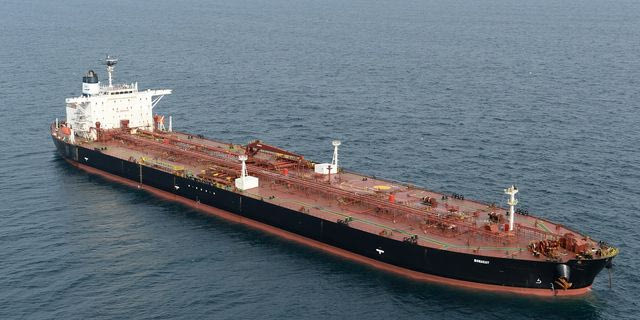 Ρωσία: Έστειλε πολεμικό πλοίο για να συνοδεύσει πετρελαιοφόρο που καταδιώκουν οι ΗΠΑ