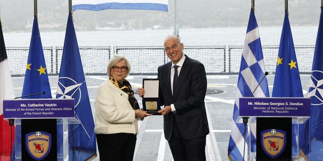 Συνάντηση Δένδια με Βοτρέν στη φρεγάτα “Κίμων” – Ανανέωση της αμυντικής συμφωνίας Ελλάδας – Γαλλίας