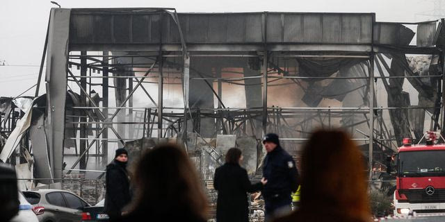 Φωτιά στη βιομηχανία μπισκότων "Βιολάντα" στα Τρίκαλα