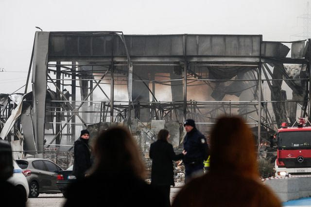 Φωτιά στη βιομηχανία μπισκότων "Βιολάντα" στα Τρίκαλα