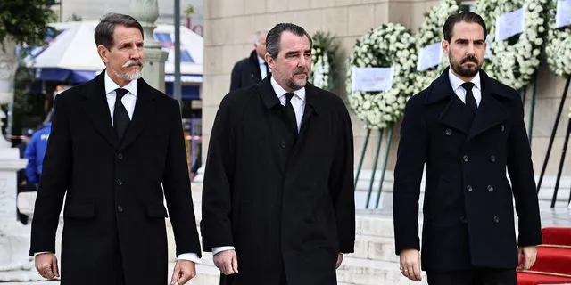 Το τελευταίο “αντίο” στην πριγκίπισσα Ειρήνη – Στη Μητρόπολη Αθηνών Παύλος, Νικόλαος και Φίλιππος