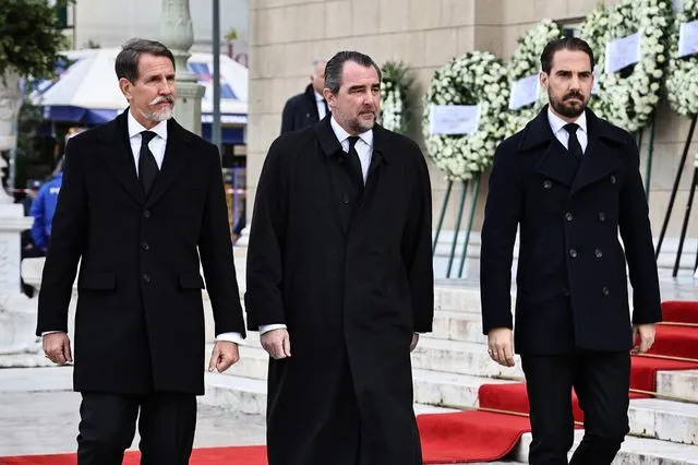 Το τελευταίο “αντίο” στην πριγκίπισσα Ειρήνη – Στη Μητρόπολη Αθηνών Παύλος, Νικόλαος και Φίλιππος