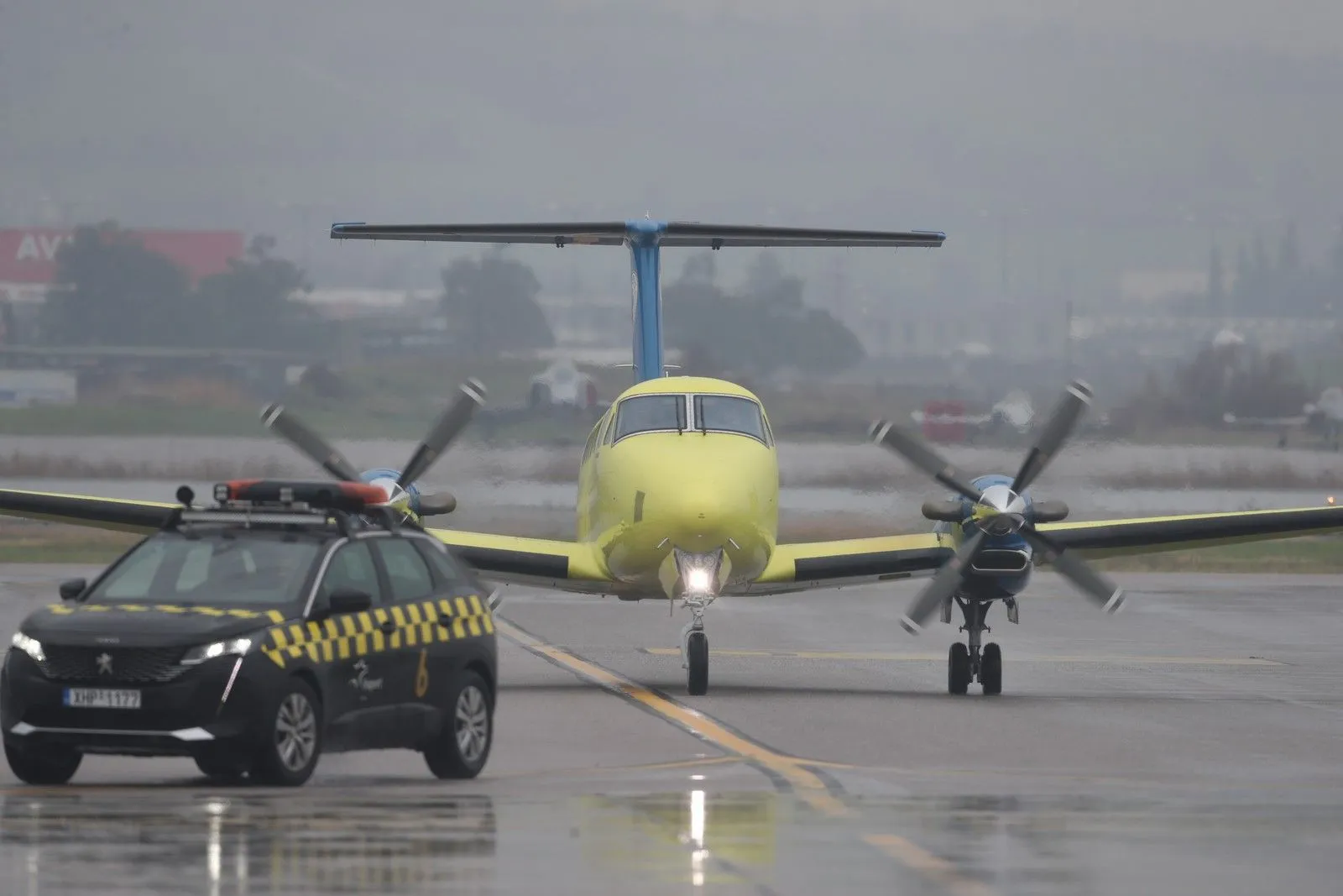 Έφτασαν στη Θεσσαλονίκη οι δύο τραυματίες οπαδοί του ΠΑΟΚ - LIVE ΕΙΚΟΝΑ