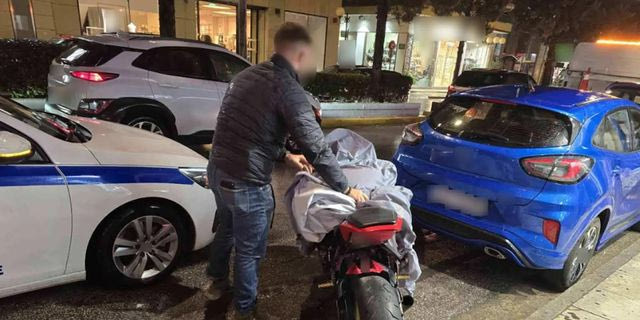 Συνελήφθη 22χρονος που οδηγούσε επικίνδυνα, χωρίς δίπλωμα και τραβούσε βίντεο