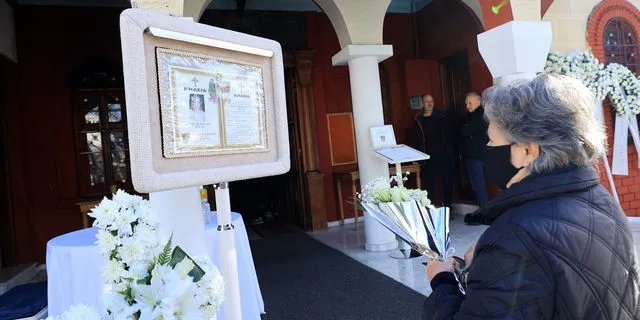 “Βιολάντα”: Σε κλίμα οδύνης το τελευταίο αντίο στην Ελένη Κατσαρού και στη Βασιλική Σκαμπαρδώνη-Καραγιάννη