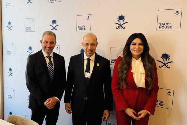 Νταβός: Συναντήσεις Αλ. Εξάρχου με Χαλίντ Αλ-Φαλίχ και Έρικ Τραμπ