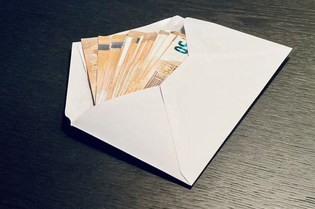 Φακελάκι με χρήματα