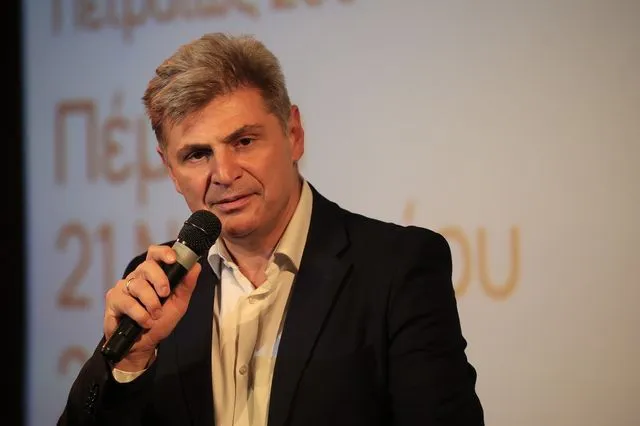 Ο Νικόλας Φαραντούρης