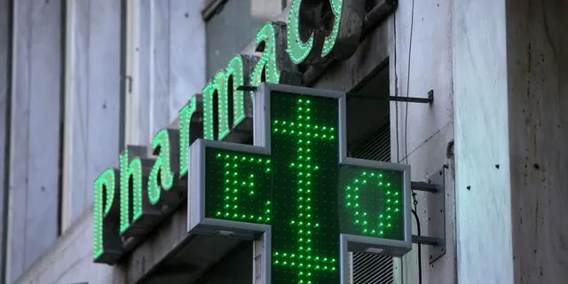 Πατησίων: Σταυρός φαρμακείου έπεσε πάνω σε γυναίκα