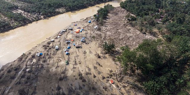 Ινδονησία: Πλημμύρες στοίχισαν τη ζωή σε 14 ανθρώπους
