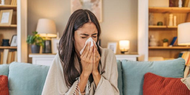 Σε έξαρση η γρίπη μετά τις γιορτές: Διπλασιάστηκαν οι εισαγωγές στα νοσοκομεία