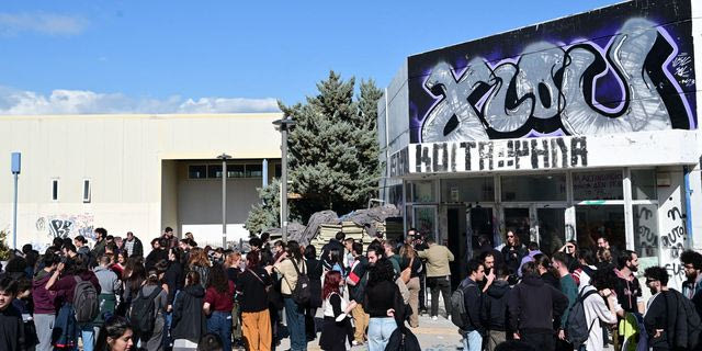 Φοιτητές στην Πρυτανεία του Εθνικού Μετσόβιου Πολυτεχνείου στην Πανεπιστημιούπολη Ζωγράφου