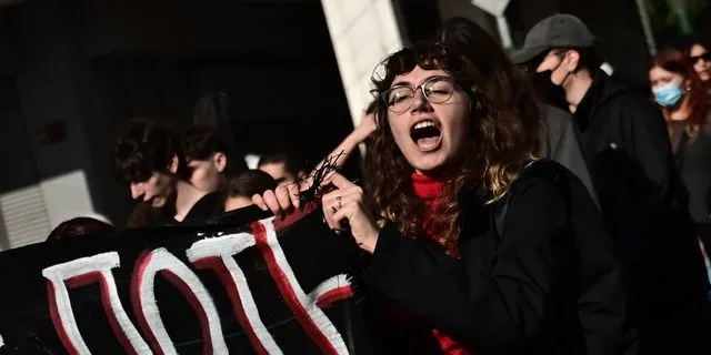 Αντιδρούν οι φοιτητικοί σύλλογοι στις διαγραφές – “Μας σπρώχνουν στα ιδιωτικά πανεπιστήμια”