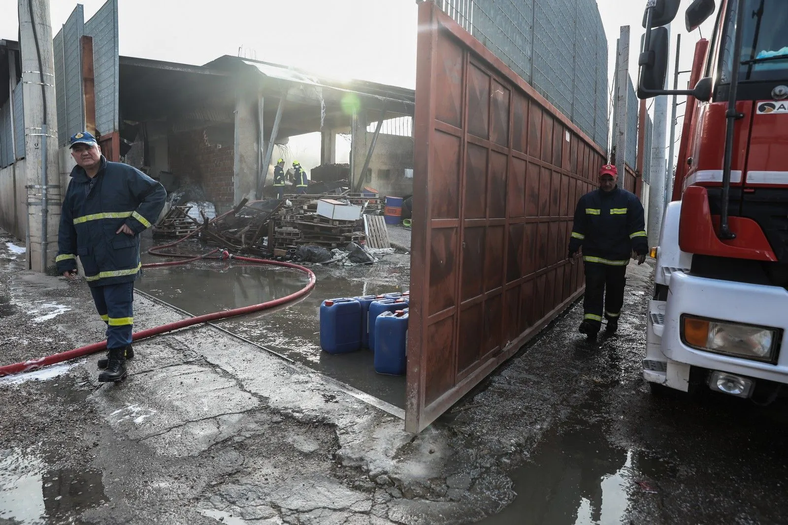 Πυρκαγιά σε εργοστάσιο πλαστικών στο Μενίδι