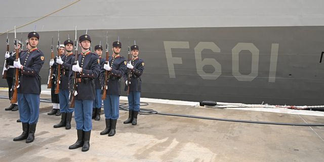 Στη φρεγάτα “Κίμων” η συνάντηση Δένδια με τη Γαλλίδα ομόλογό του