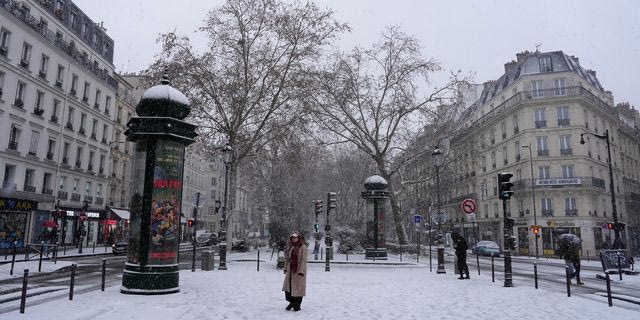 Πληθαίνουν οι ακυρώσεις πτήσεων σε Γαλλία, Ολλανδία, Βέλγιο λόγω σφοδρής κακοκαιρίας