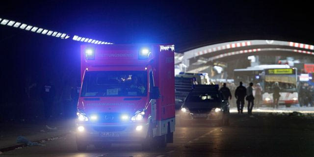 Ένας νεκρός από σύγκρουση τρένου με λεωφορείο στο λιμάνι του Αμβούργου