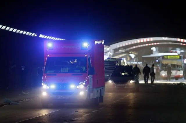 Ένας νεκρός από σύγκρουση τρένου με λεωφορείο στο λιμάνι του Αμβούργου