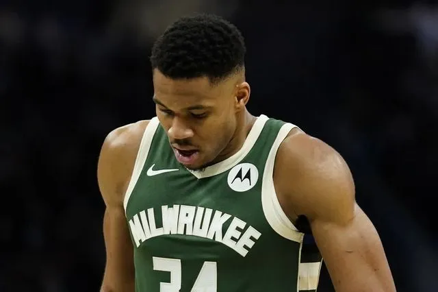 Σπερς – Μπακς 119-101: Συντριβή στο Σαν Αντόνιο, απομακρύνεται από τη 10η θέση το Μιλγουόκι