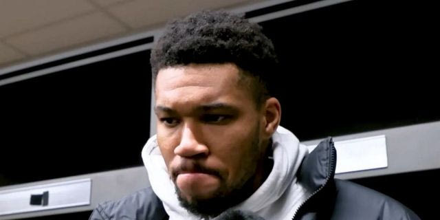 Αντετοκούνμπο για το αν θα τελειώσει τη σεζόν στους Μπακς: “Δεν ξέρω, το βλέπω μέρα με τη μέρα”