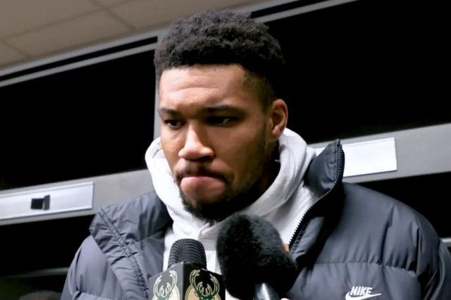 Αντετοκούνμπο για το αν θα τελειώσει τη σεζόν στους Μπακς: “Δεν ξέρω, το βλέπω μέρα με τη μέρα”