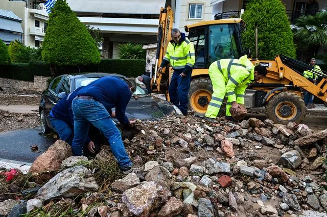 Καταστροφές στην Άνω Γλυφάδα, από την κακοκαιρία