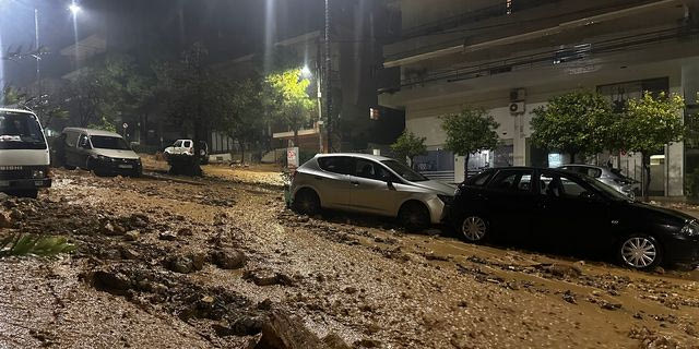 Σφοδρή κακοκαιρία στη χώρα: Δύο νεκροί, εγκλωβισμένοι οδηγοί και πλημμύρες