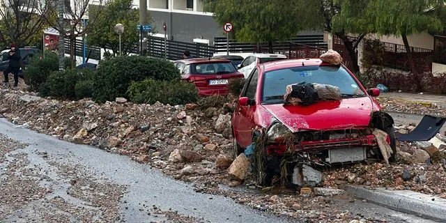 Η επόμενη μέρα της κακοκαιρίας στην Άνω Γλυφάδα