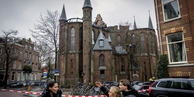 Άμστερνταμ: Πυρκαγιά σε εκκλησία του 1800 – Υποψίες για εμπρησμό με πυροτεχνήματα