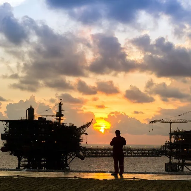 Επιτάχυνση στις έρευνες υδρογονανθράκων, στόχος γεωτρήσεις από το 2026