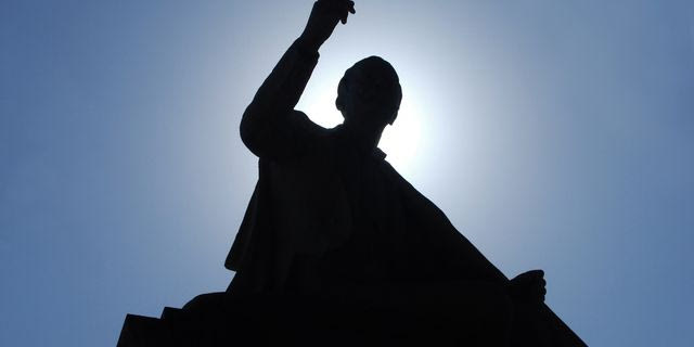 Πολιτικοί που κουνάνε το δάχτυλο στον πολίτη