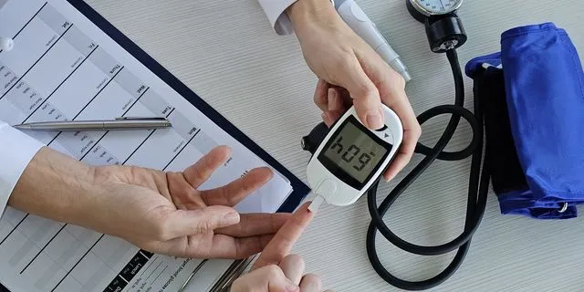 Πώς η αύξηση σακχάρου μετά το γεύμα συνδέεται με την νόσο Αλτσχάιμερ