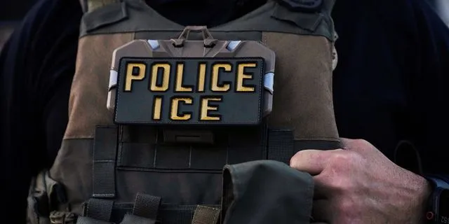 Μινεάπολη: Η ICE συνέλαβε βίαια ένα κοριτσάκι 2 ετών και τον πατέρα του