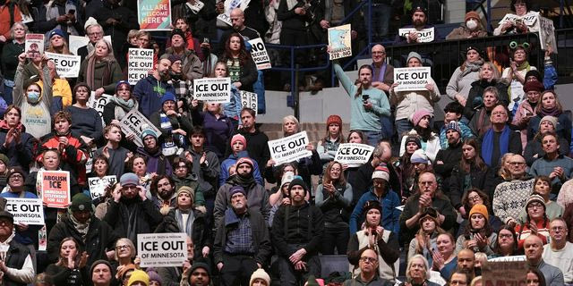 ΗΠΑ: Ποτάμι οργής στη Μινεσότα κατά της ICE παρά το πολικό ψύχος