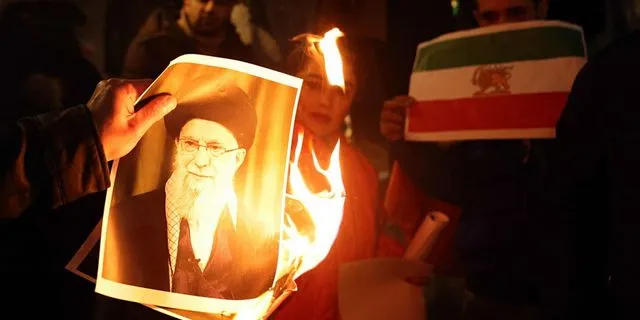 Το πρόσωπο της τυραννίας φλέγεται…