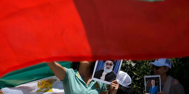 Στιγμιότυπο από διαδήλωση αλληλεγγύης στο Ιράν