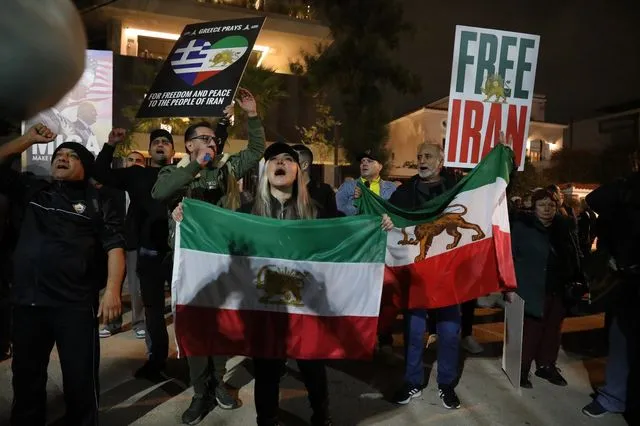 “Γυναίκα, ζωή, ελευθερία” – Συγκεντρώσεις αλληλεγγύης για το Ιράν σε Αθήνα και Θεσσαλονίκη